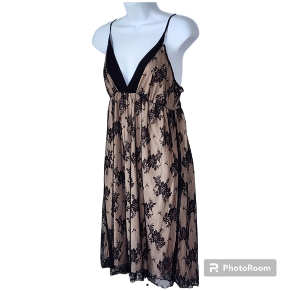 Pretty Good dress adjustable strappy black lace beige lining low v-neck sz lrg - Picture 5 of 11